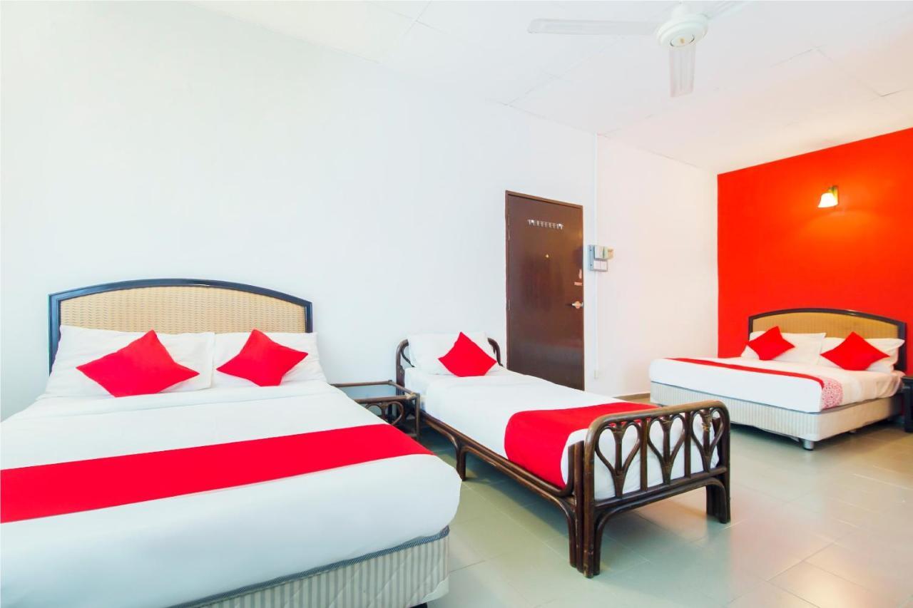 Oyo 1093 Ali'S Motel Teluk Bahang Luaran gambar